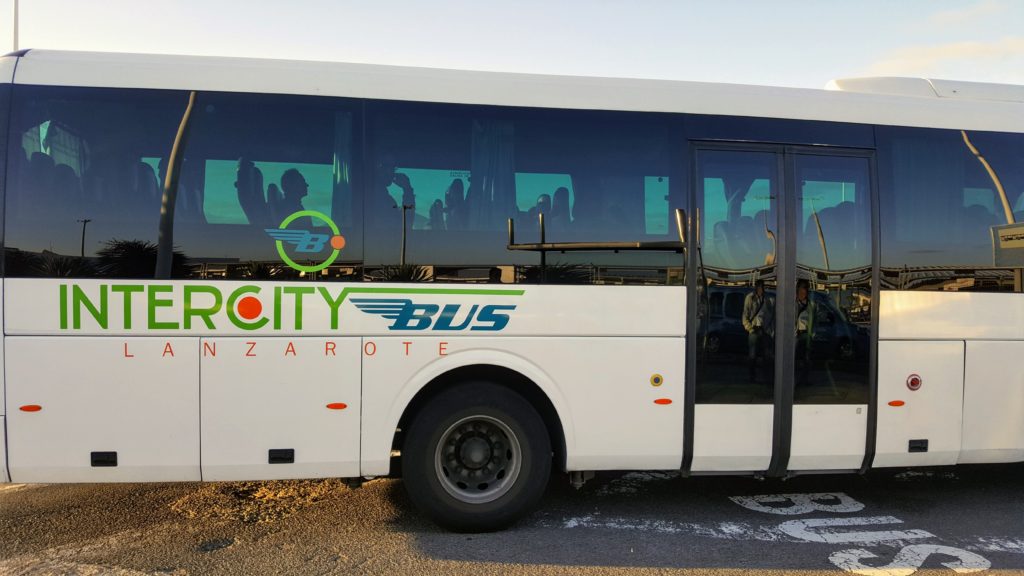 how to get around Lanzarote by bus