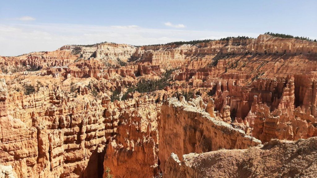 Bryce Canyon Rim Trail overlooking the hoodoos