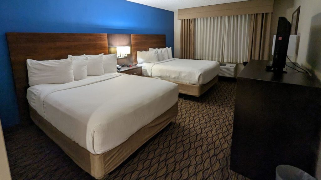 2 queen beds at the Holiday Inn Express in Tusayan
